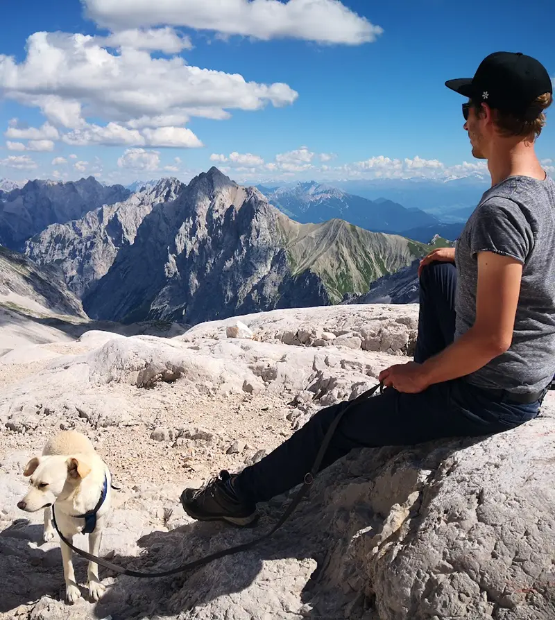 Mit Hund auf der Zugspitze